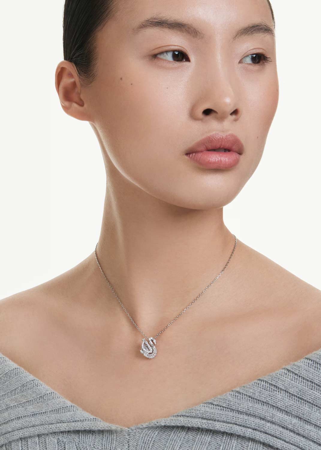 Подвеска на цепочке Swarovski Swan 5732412 Подвеска на цепочке Swarovski Swan 5732412