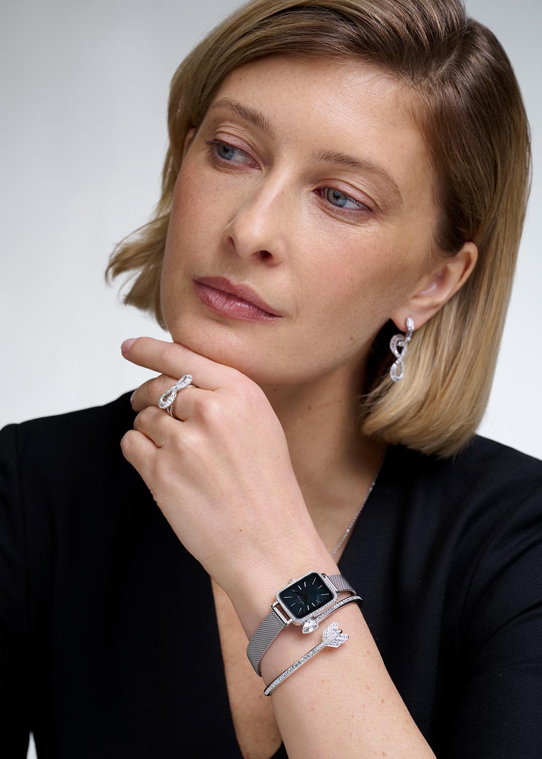 Открытый жесткий браслет ''Стрела'' Swarovski Idyllia 5737264 (M) Открытый жесткий браслет ''Стрела'' Swarovski Idyllia 5737264 (M)