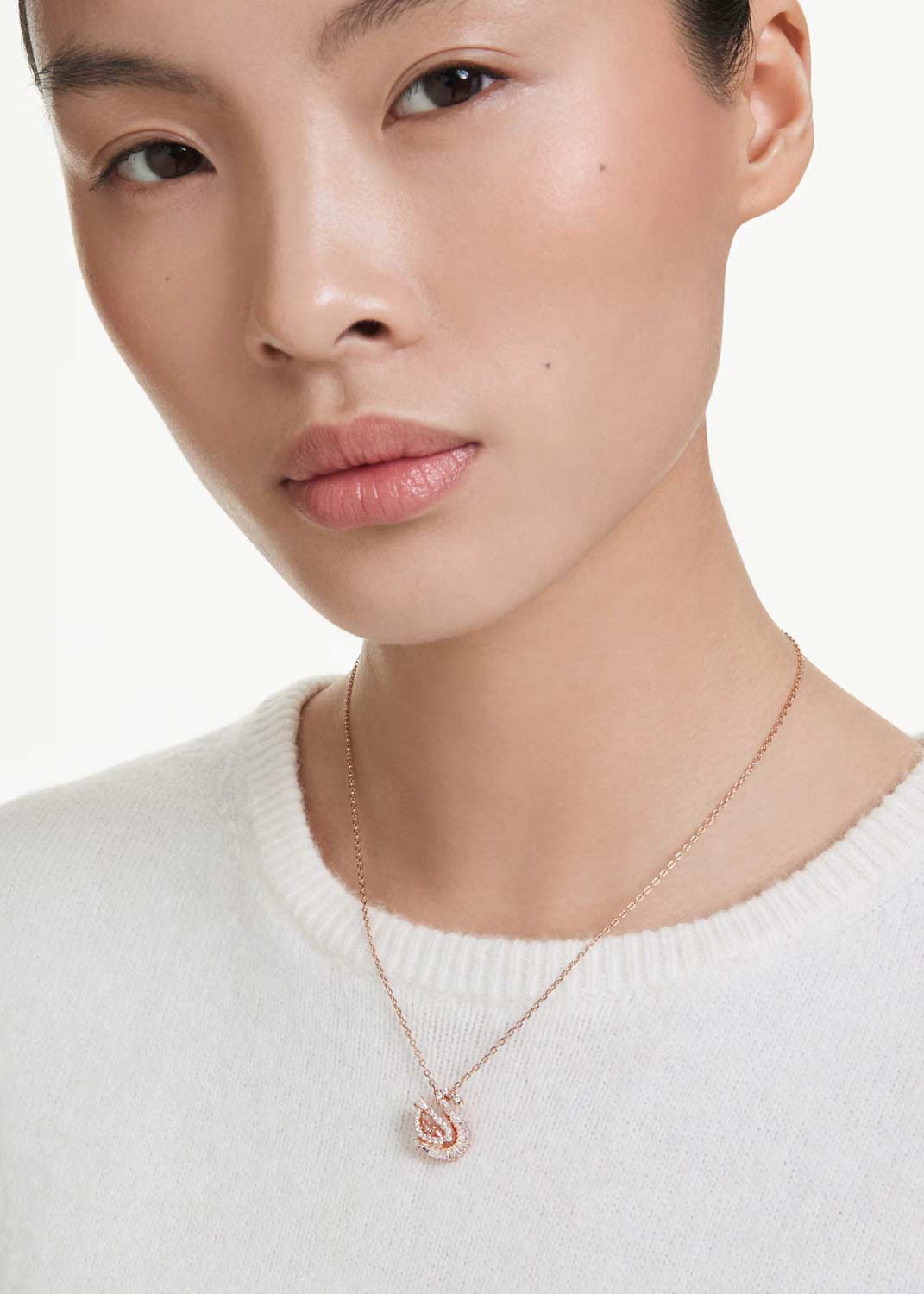 Подвеска на цепочке Swarovski Swan 5732414 Подвеска на цепочке Swarovski Swan 5732414