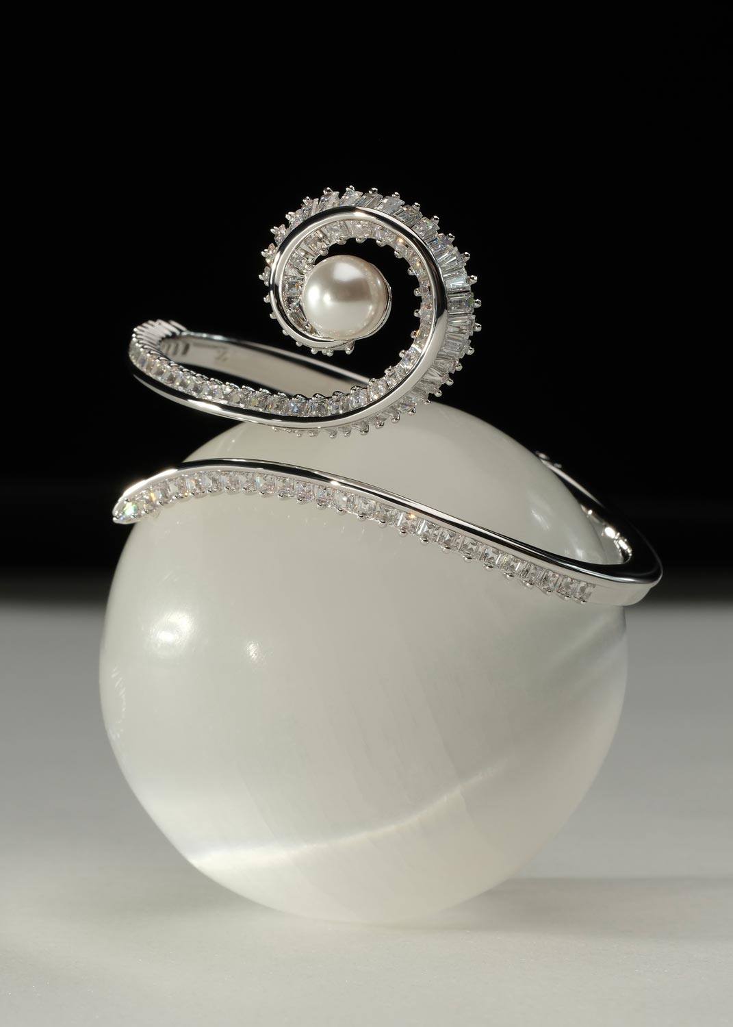 Жесткий браслет Swarovski Ariana Grande x Swarovski 5720863 Жесткий браслет Swarovski Ariana Grande x Swarovski 5720863