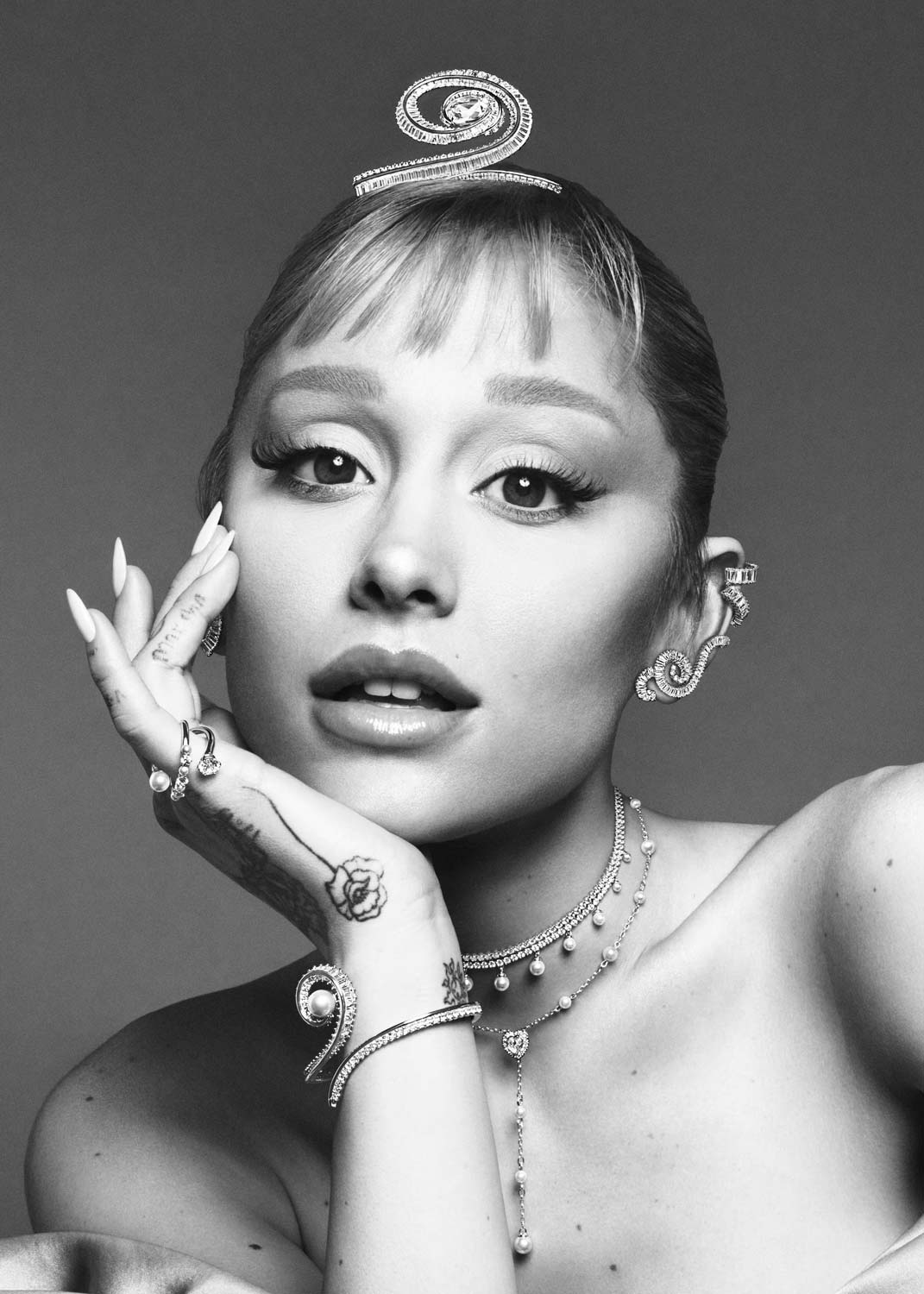 Жесткий браслет Swarovski Ariana Grande x Swarovski 5720863 Жесткий браслет Swarovski Ariana Grande x Swarovski 5720863