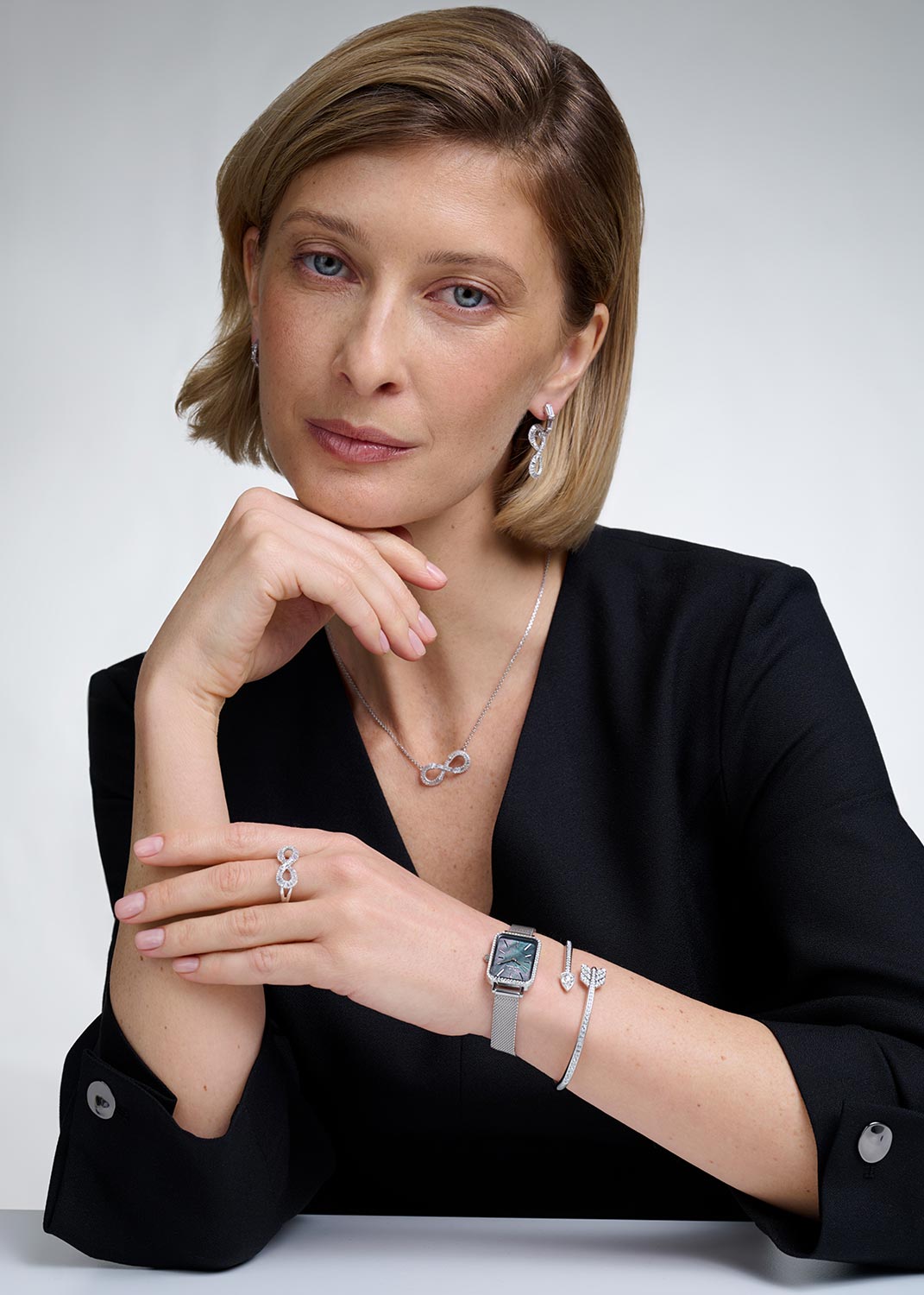 Открытый жесткий браслет ''Стрела'' Swarovski Idyllia 5737264 (M) Открытый жесткий браслет ''Стрела'' Swarovski Idyllia 5737264 (M)