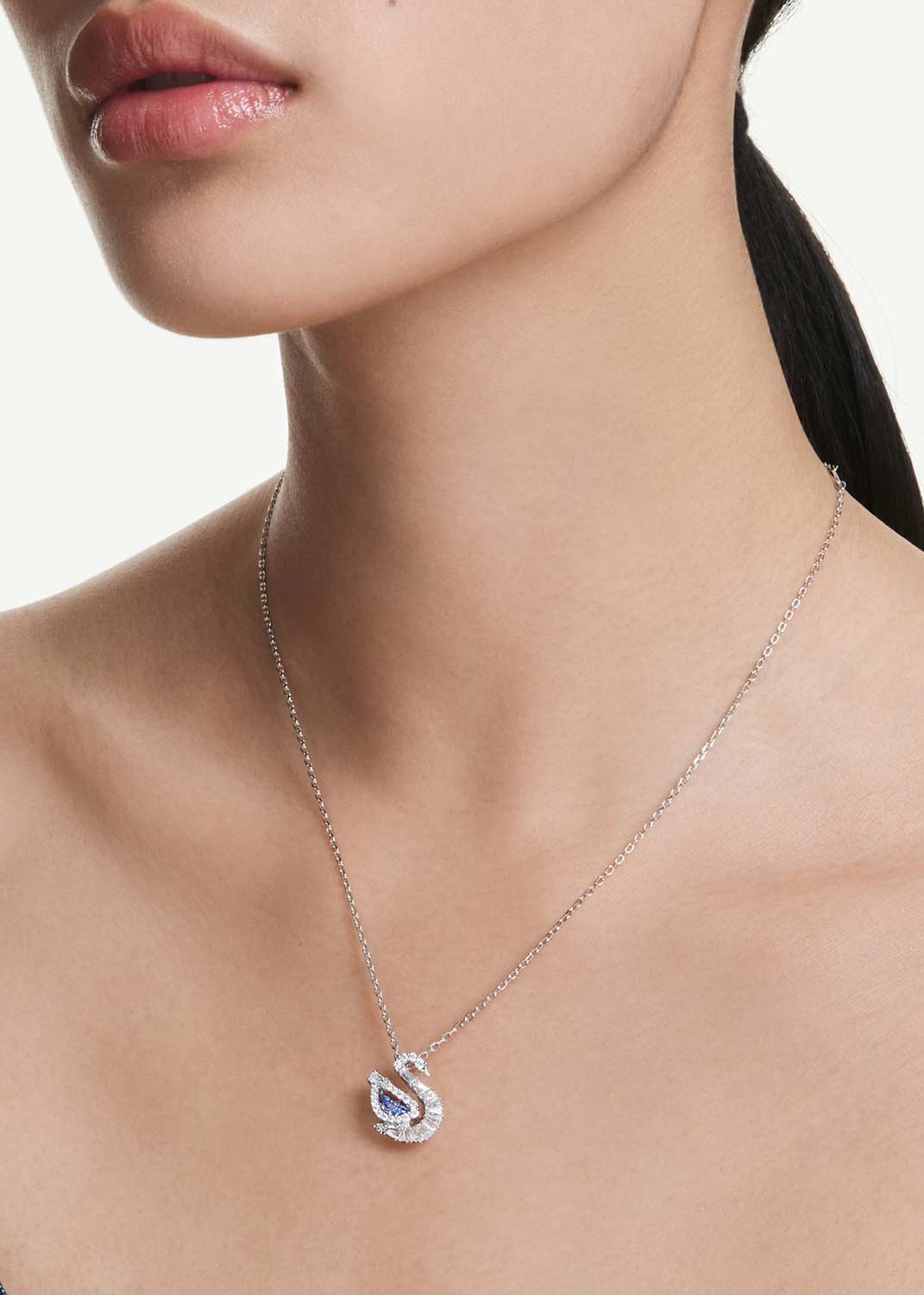 Подвеска на цепочке Swarovski Swan 5723389 Подвеска на цепочке Swarovski Swan 5723389